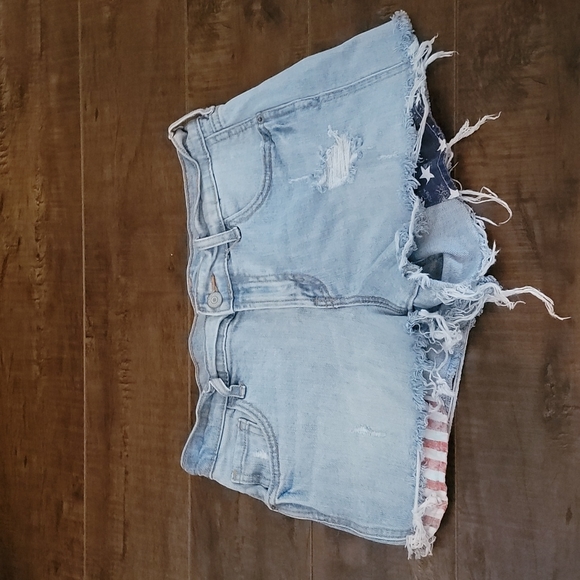 ❤️ Old Navy American Flag Boyfriend Distressed Shorts - Picture 2 of 6